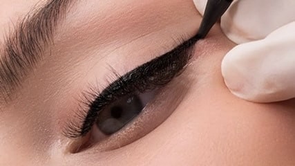 Permanent Make-up in Kiel – Wimpernkranzverdichtung, Permanent Eyeliner und Lidstrich für ausdrucksstarke Augen